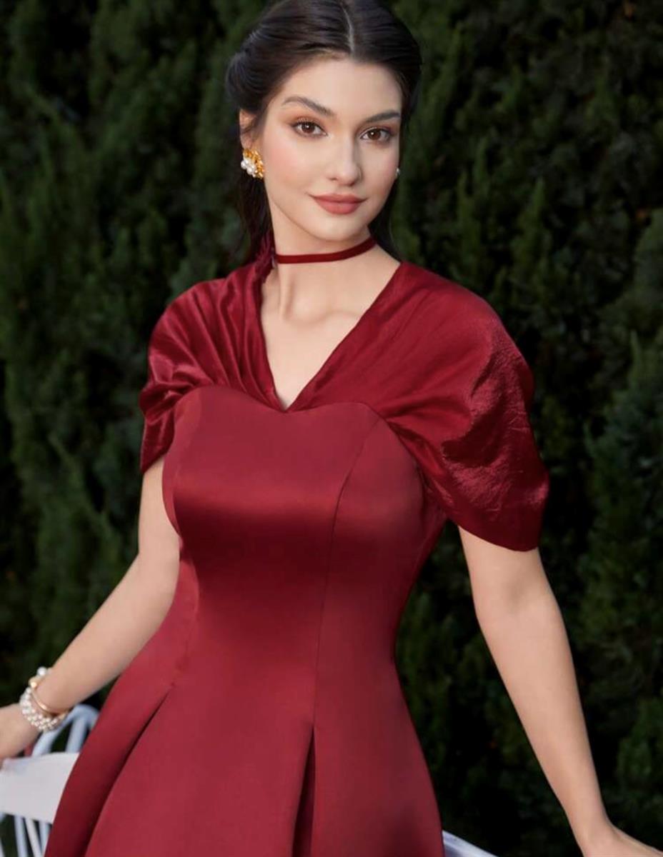 SHEIN women's Solid Burgundy V-neck Dress Mangata SHEIN women's Solid Burgundy V-neck Dress Mangata